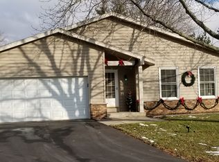 1112 River Park Cir W, Mukwonago, WI 53149