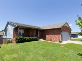 707 S Hedgewood Cir, Andover, KS 67002