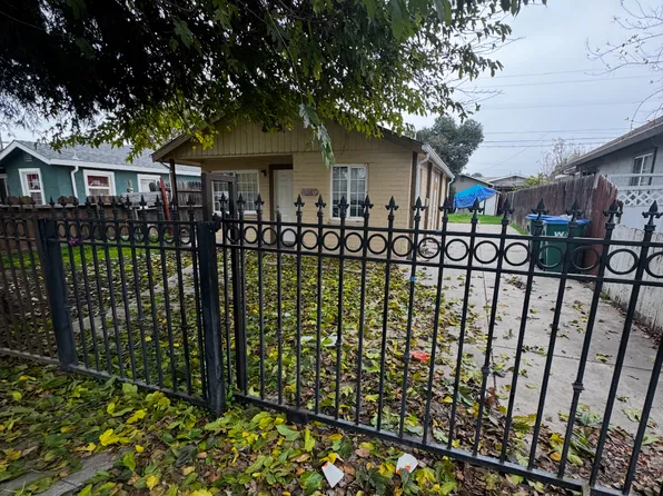 2260 E Hazelton Ave, Stockton, CA 95205