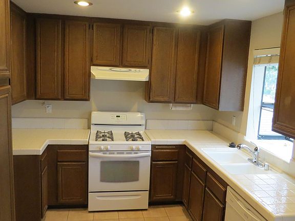 Newly painted kitchen and can lighting.