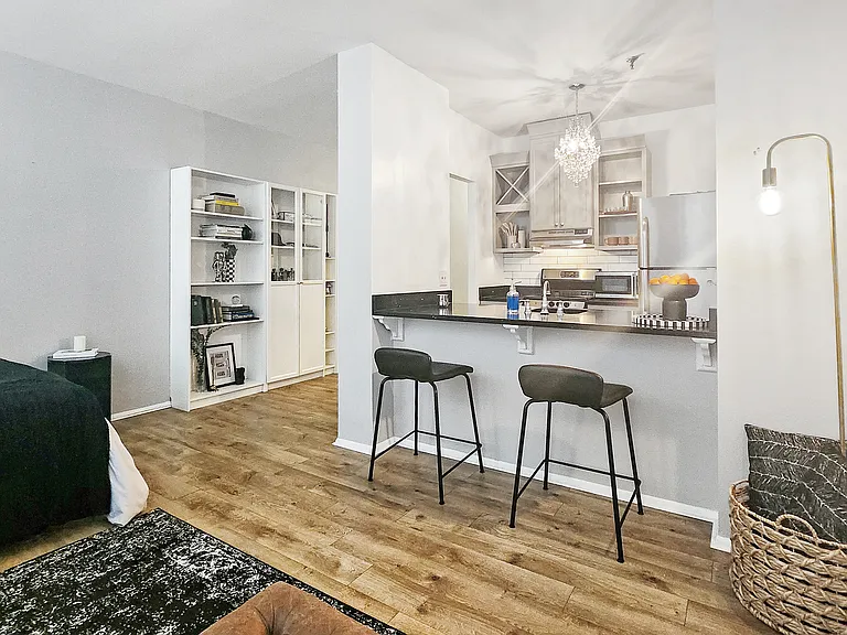 640 S Federal St #404 — Photo 3