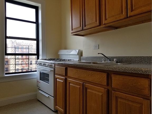 3rd image of 1105 Morrison Ave APT 3E