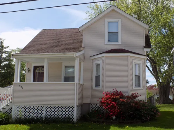 321 Canonicus St, Tiverton, RI 02878