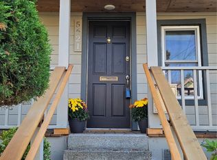 5621 Brooklyn Ave NE, Seattle, WA 98105