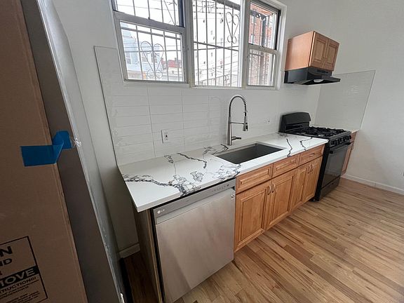 4th image of 18 Lamartine Ave Floor 1