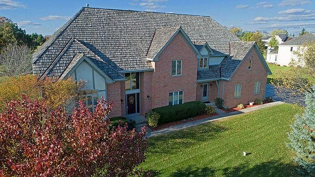 1st image of 5 Middletree Ln