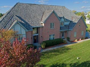 5 Middletree Ln, Hawthorn Woods, IL 60047