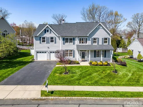 120 Providence Blvd, Kendall Park, NJ 08824