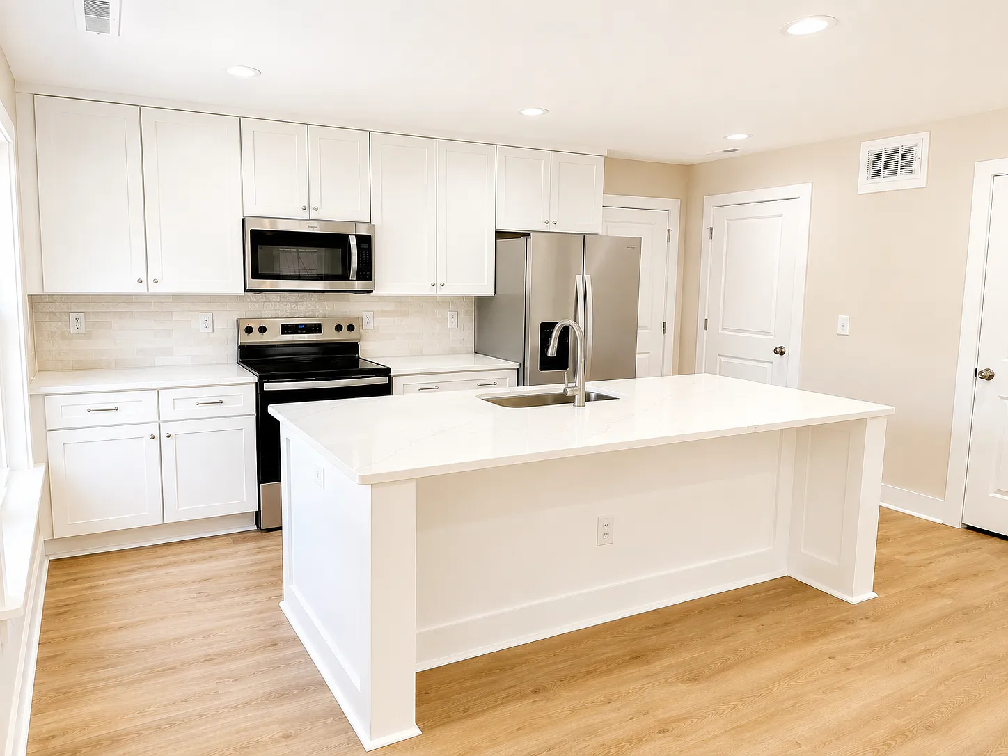 104 N Davis Street — Photo 3