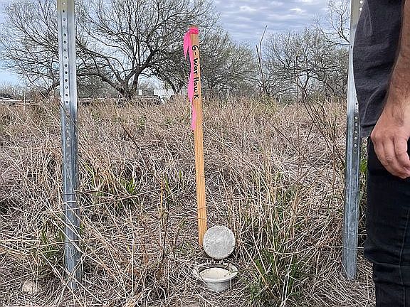 4th image of 226 E Fm 771