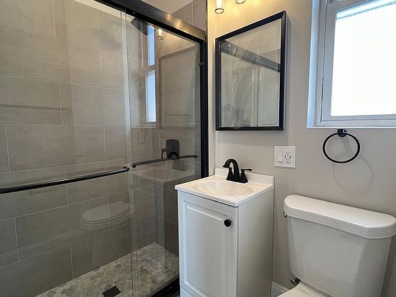 5th image of 2249 W Cermak Rd #2R