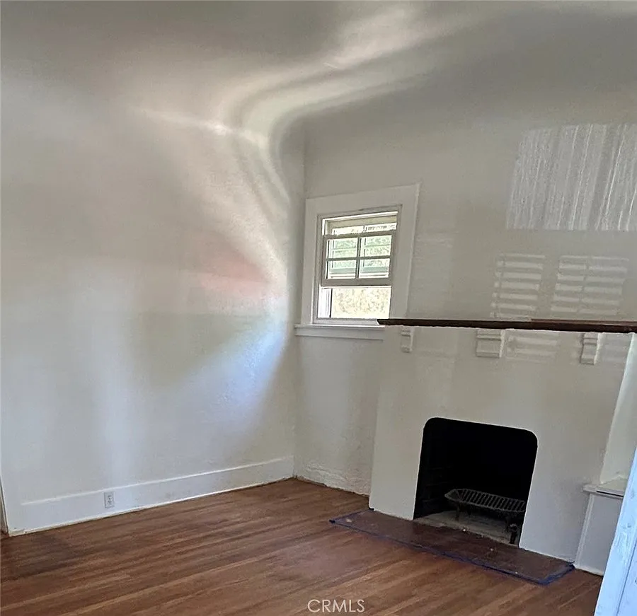 3 bed, 1000 sqft, $3,300 — Photo 3
