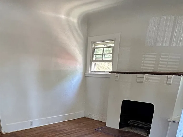 3045 Cedar St — Photo 2
