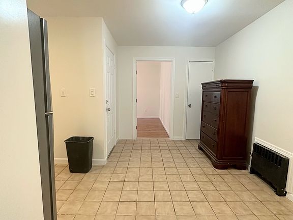 2nd image of 1012 Van Nest Ave #1