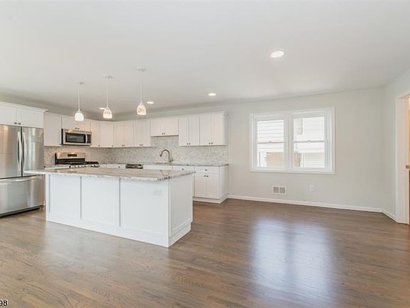 3rd image of 110 Tontine Ave