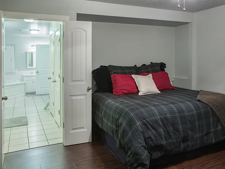 703 Normandie Dr — Photo 13
