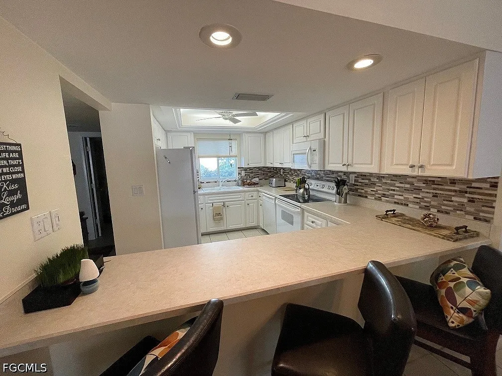 2 bed, 2.0 bath, 1220 sqft, $2,200 — Photo 2