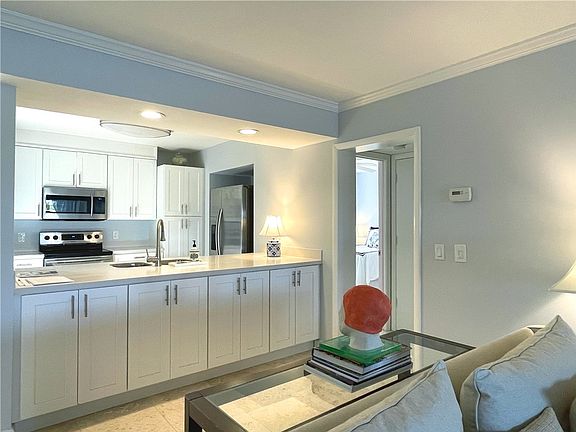 5th image of 33 Plantation Dr APT 104