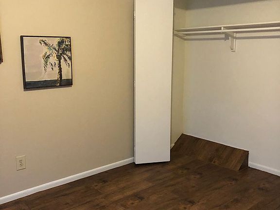 4th image of 607 Sherwood Dr APT C