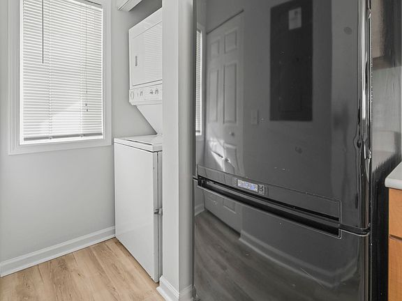 4th image of 529 White River Dr. #19G