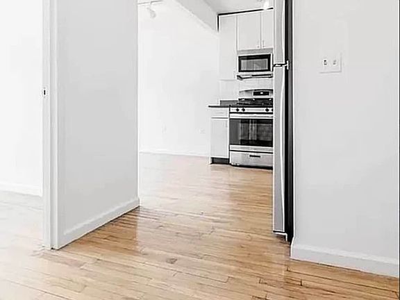 3rd image of 190 E 7th St APT 112