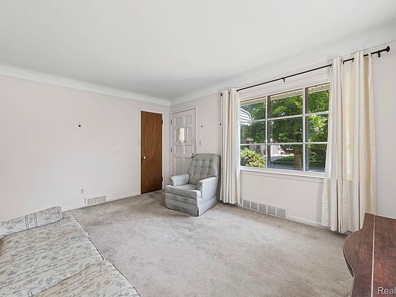 4th image of 3035 Wolcott St