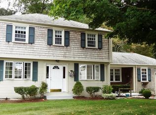 14 Valentine Dr, Barrington, RI 02806