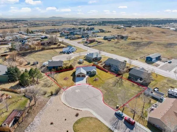 2120 Sierra Dr, Belle Fourche, SD 57717