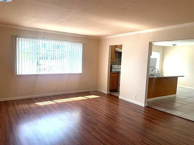 3 bed, 1031 sqft, $2,900 — Photo 4