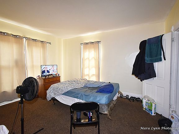 5th image of 509-511 W Galena Blvd