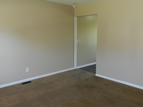 2nd image of 6097 S Ivanhoe Ave