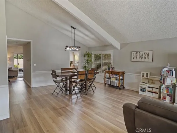 19815 Hemmingway St, Winnetka, CA 91306