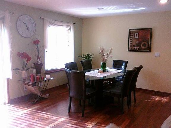 2nd image of 201 E Forest Knoll Dr