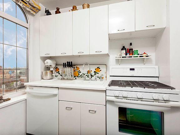 3rd image of 405 W 23rd St APT 16J