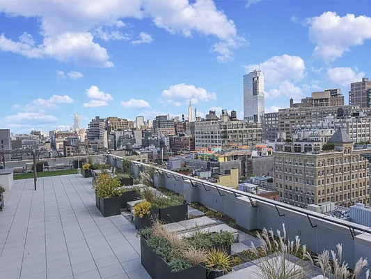 Sold by Sotheby's International Realty | media 2