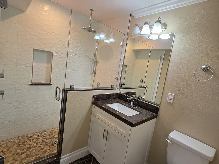 2516 Graham Ave #4 — Photo 6