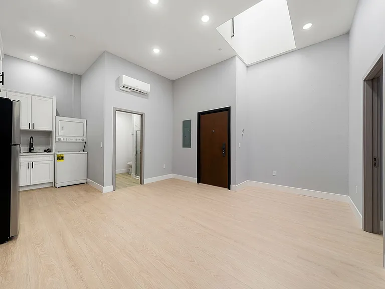 313 D St — Photo 23