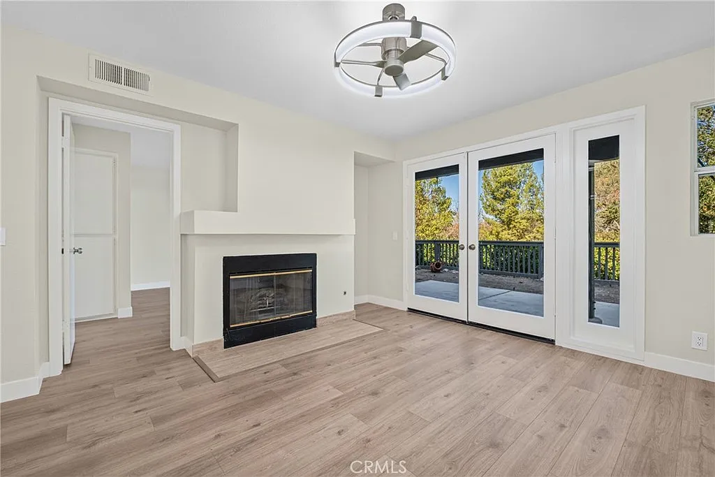2 bed, 1024 sqft, $3,350 — Photo 4