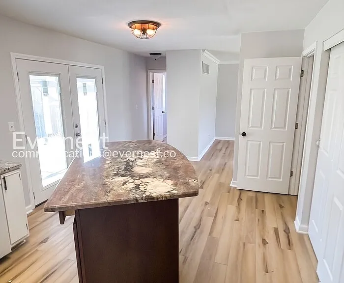 129 Royallbrook Ln — Photo 9