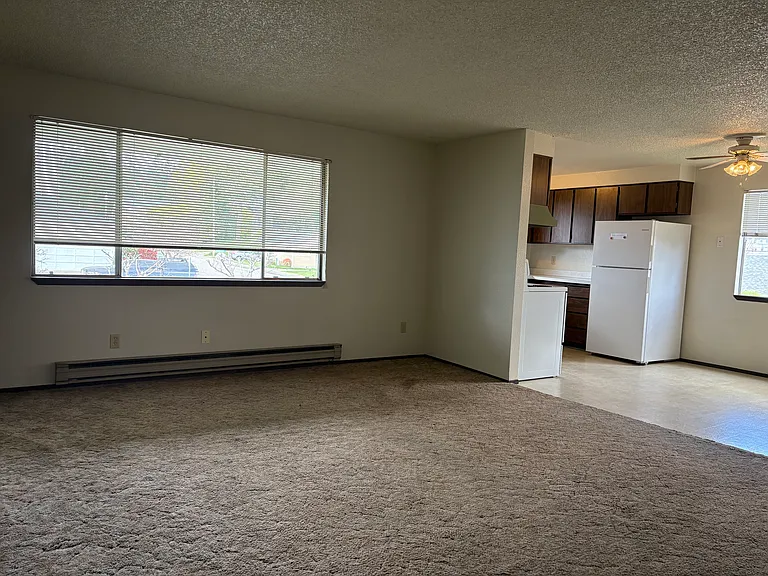 933 Anderson Ave — Photo 3
