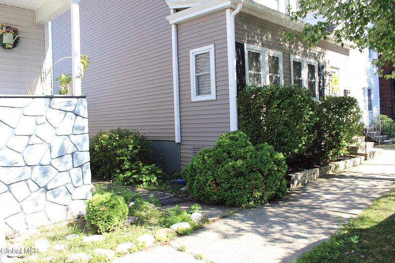 2nd image of 2422 9th Avenue