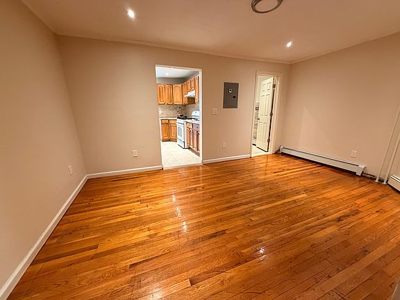 3rd image of 2320A Powell Ave #1