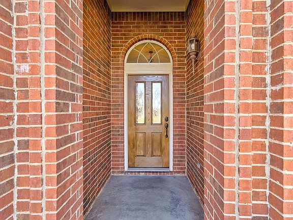 3rd image of 3011 Saint Joseph Dr