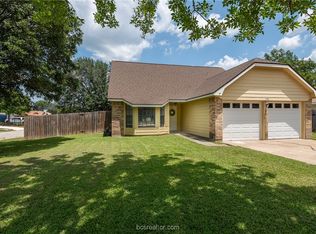 1101 Chinaberry Dr, Bryan, TX 77803