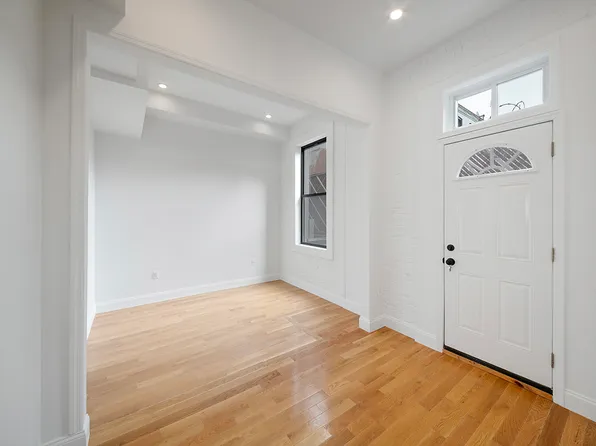 18-60 Flushing Avenue image 11 of 14