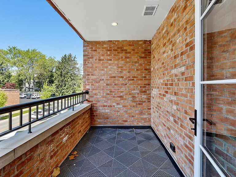 1401 N Western Ave — Photo 72