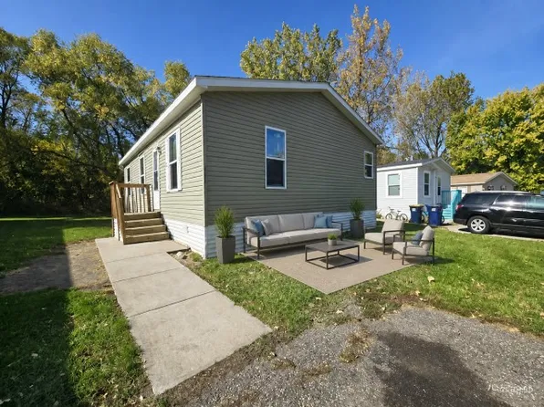 111 Anthony Dr #12, Lakeville, MN 55044