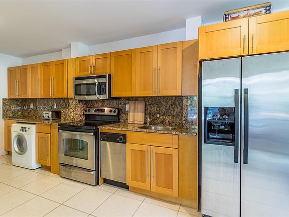 2nd image of 945 Michigan Ave APT 3