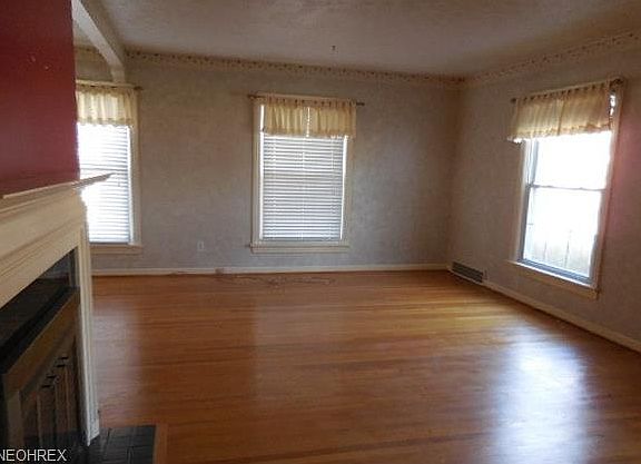 3rd image of 2360 Chestnut Blvd