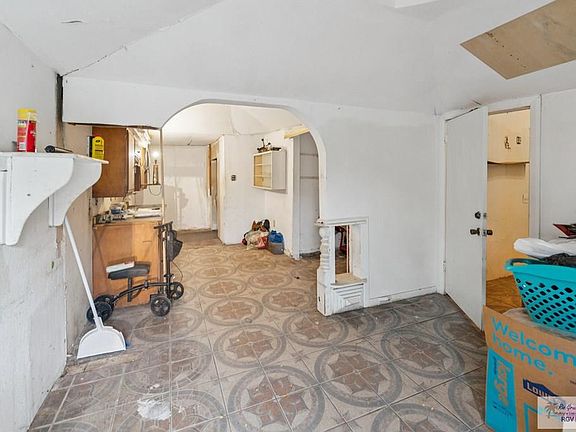4th image of 506 W Taylor St